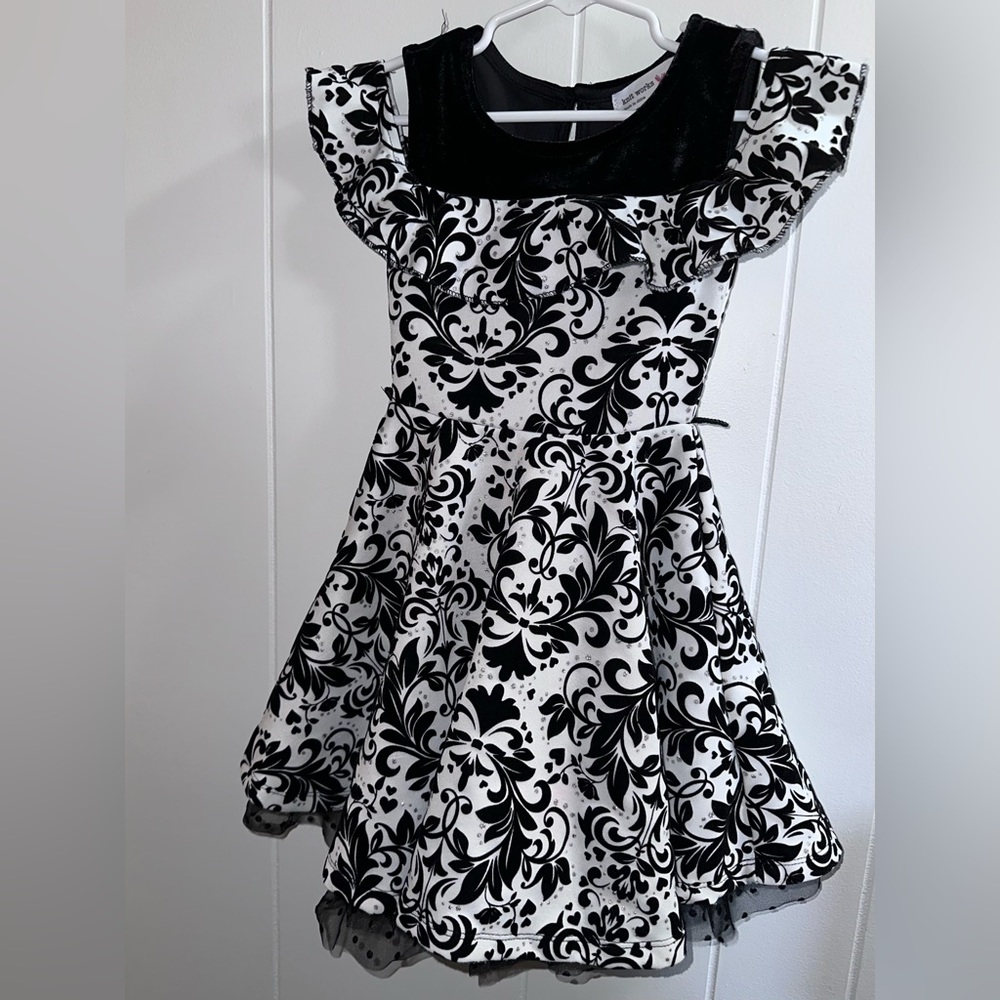Size 5 black and white velvet floral dress
